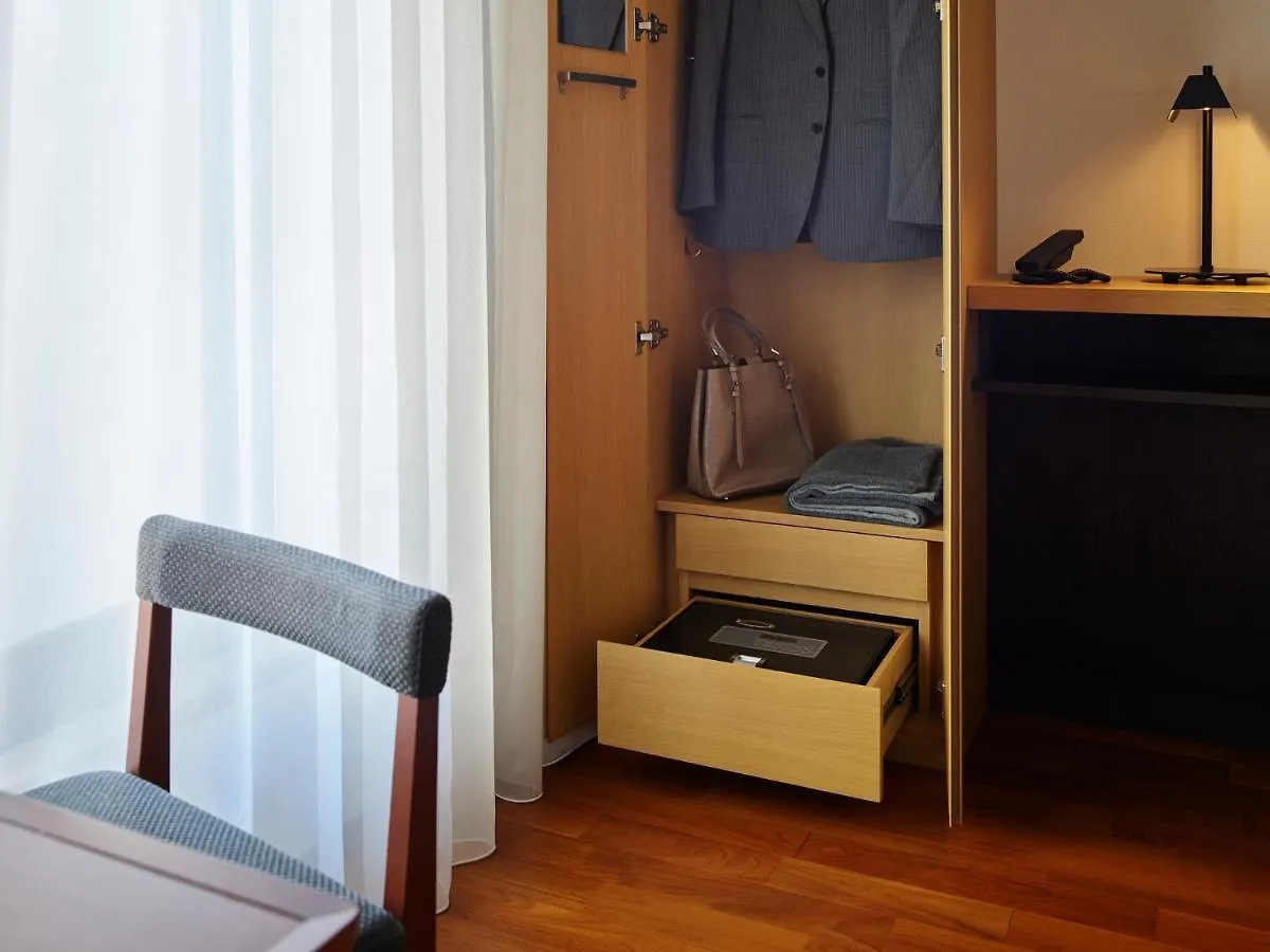 Mitsui Garden Hotel Osaka Premier 4*,