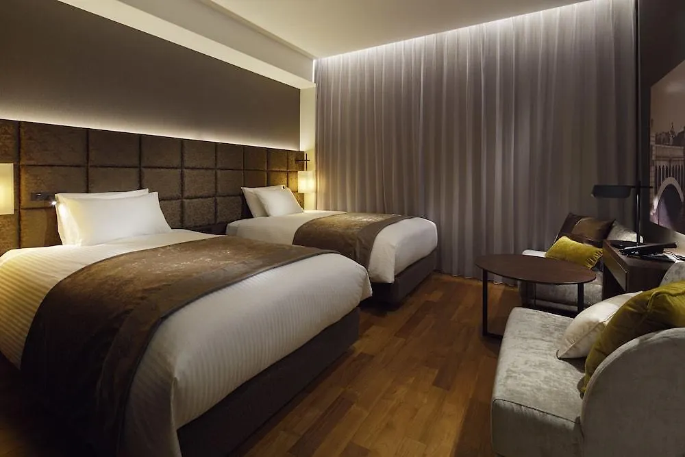 Mitsui Garden Hotel Osaka Premier 4*,  Japan