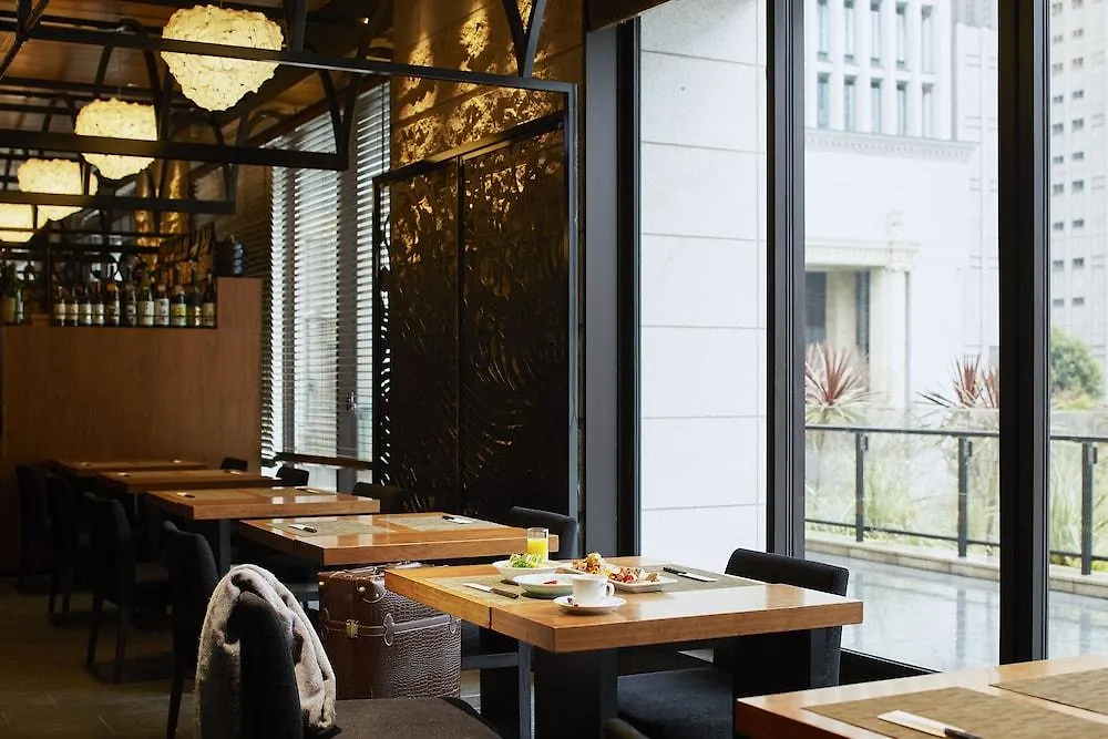 Mitsui Garden Hotel Osaka Premier 4*,