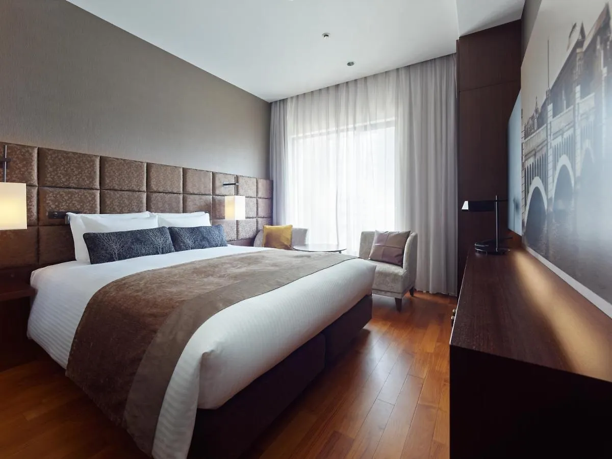 Mitsui Garden Hotel Osaka Premier יפן