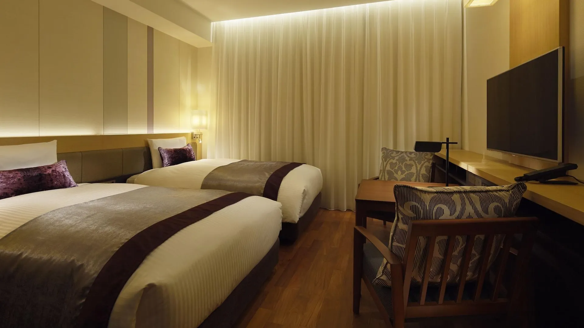 Mitsui Garden Hotel Osaka Premier 4*,