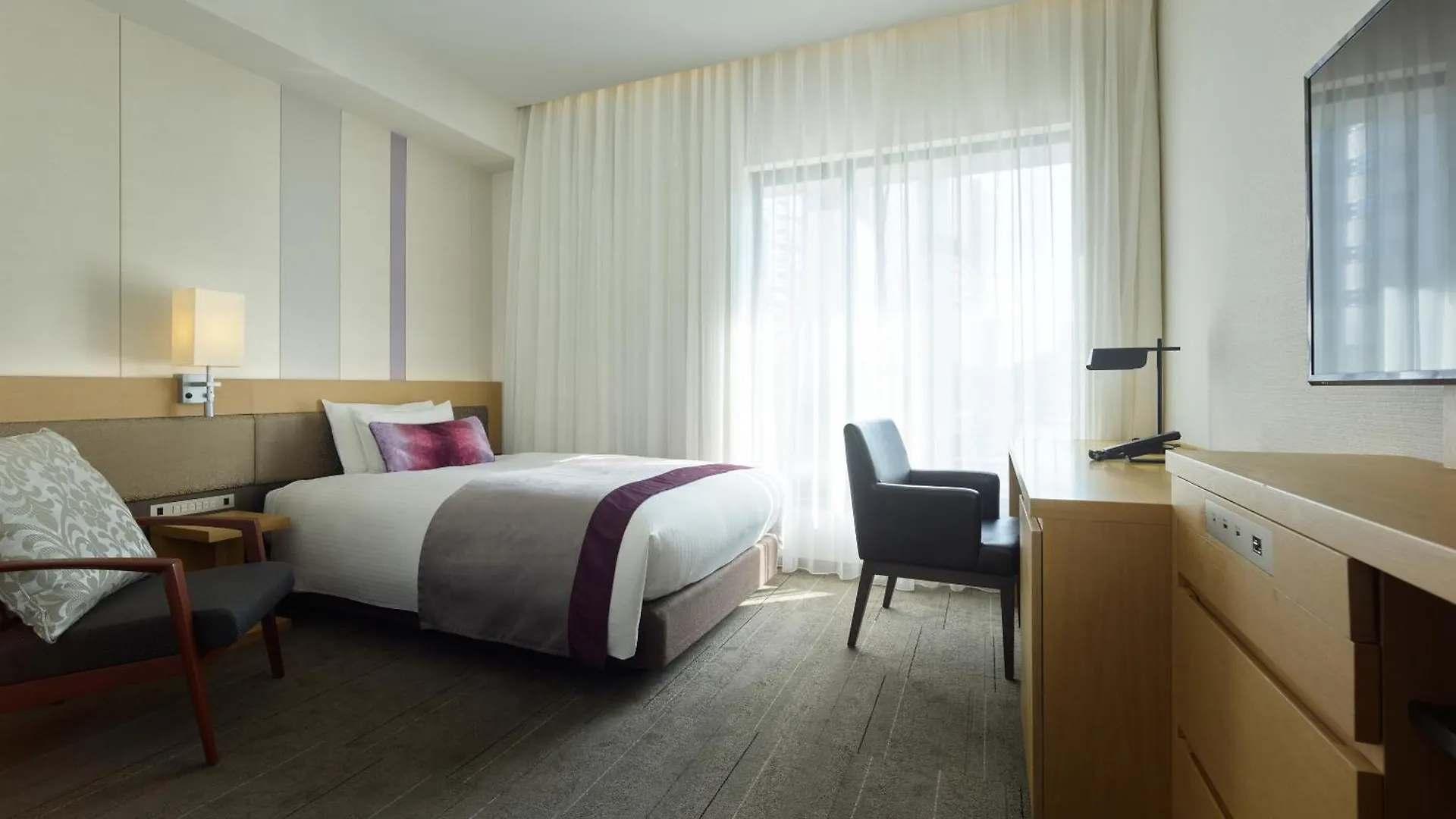 Mitsui Garden Hotel Osaka Premier 4*,