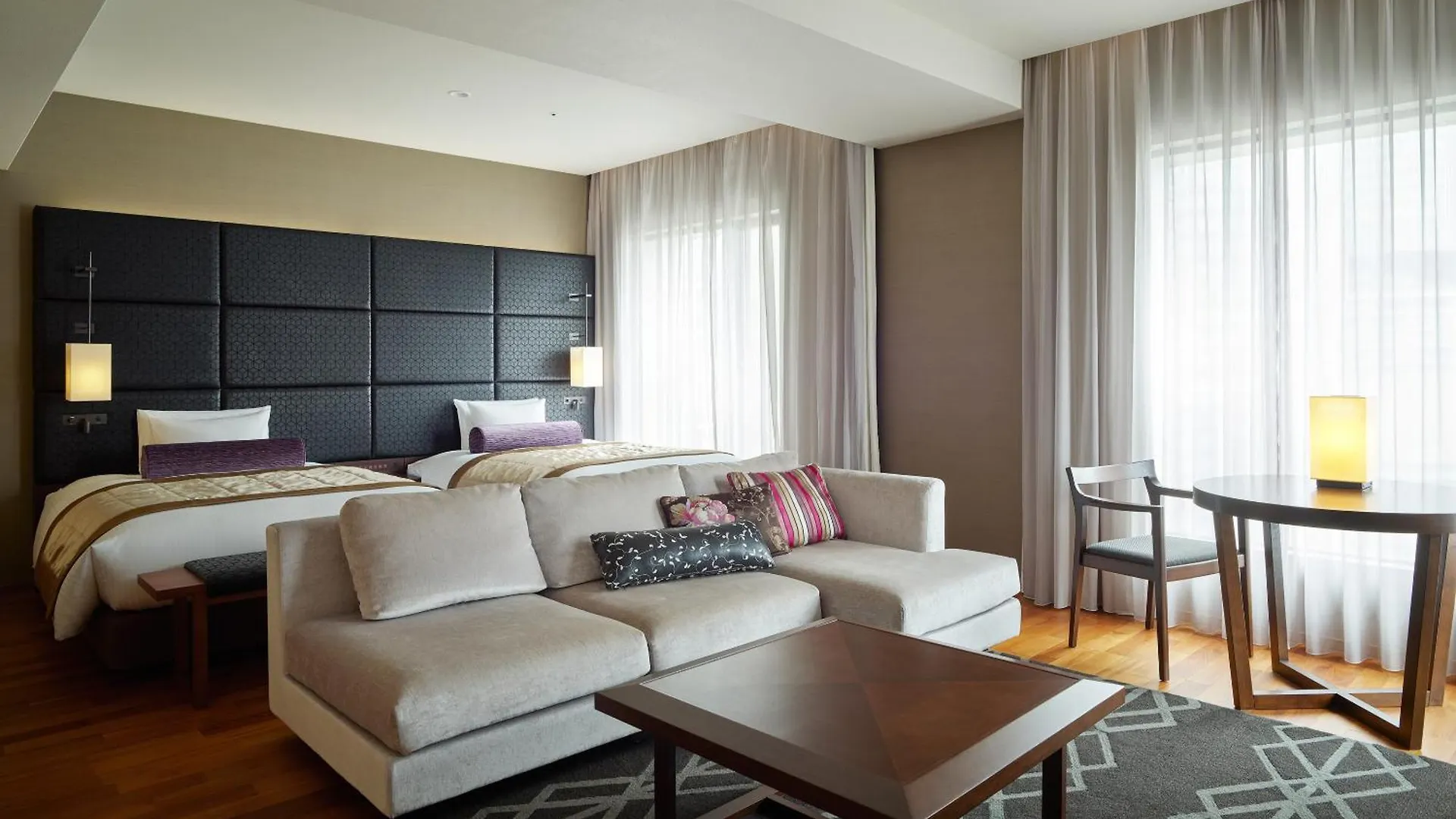 Mitsui Garden Hotel Osaka Premier יפן