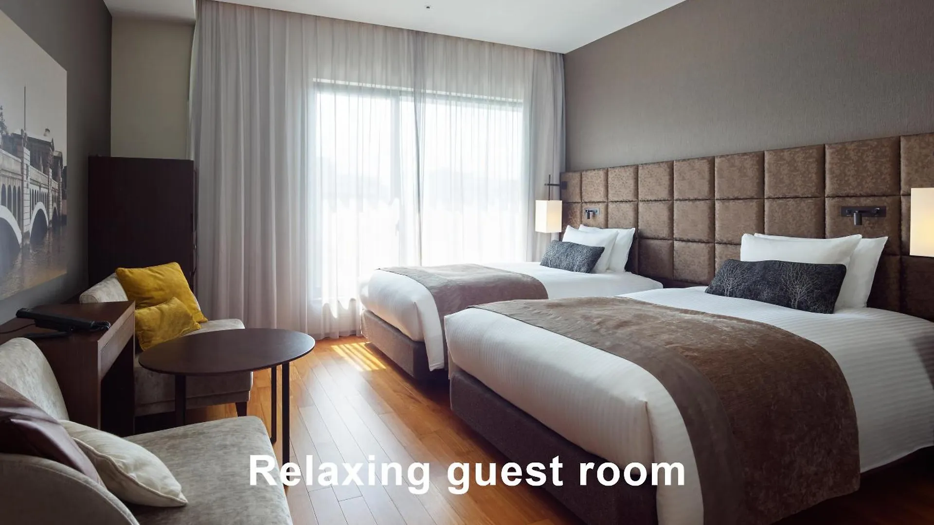 Mitsui Garden Hotel Osaka Premier 4*,