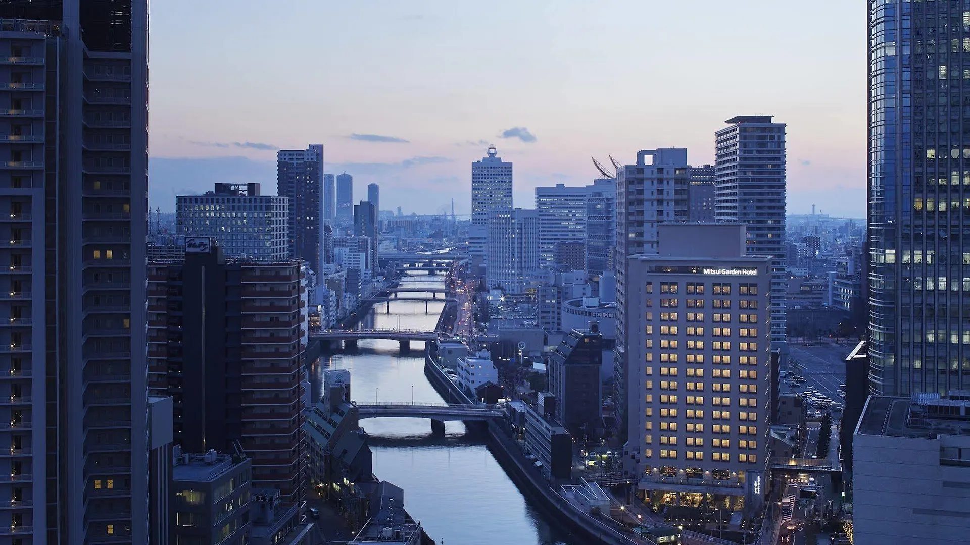 Mitsui Garden Hotel Osaka Premier יפן